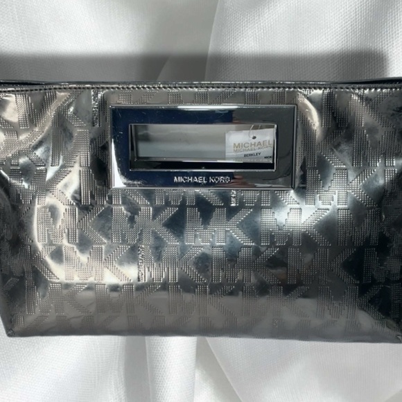 NWT MICHAEL KORS Berkeley Metallic Logo Set-In Handle Clutch, Nickel - Picture 4 of 8